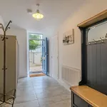 Spacious Modern 2-bed Parking & Wi-fi & 65