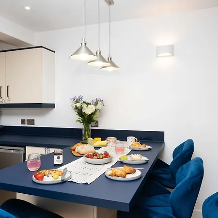 公寓 Spacious Modern 2-bed Parking & Wi-fi & 65