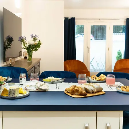 דירה Spacious Modern 2-bed Parking & Wi-fi & 65