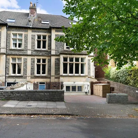 Apartment Spacious Modern 2-bed Parking & Wi-fi & 65