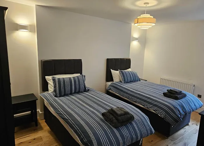 Appartement Spacious Modern 2-bed Parking & Wi-fi & 65