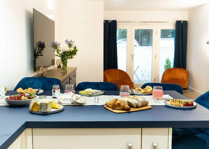 Appartement Spacious Modern 2-bed Parking & Wi-fi & 65